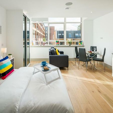 Modern London City Apartment - Victoria Line المظهر الخارجي الصورة